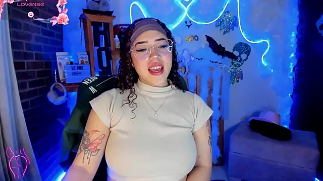 Lizz martins online show from October 22, 2025, 1:39 am