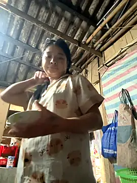 Linh-xxx online show from October 14, 2025, 2:23 am