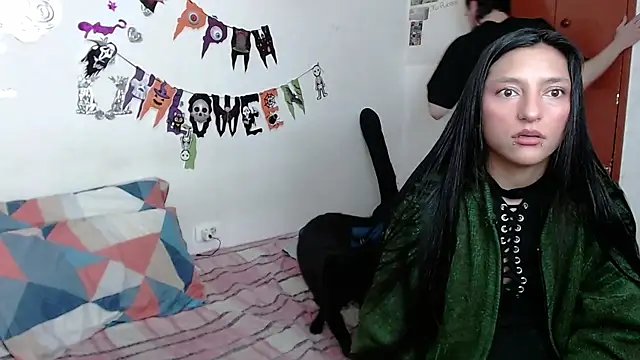 Isis Robert online show from November 2, 2025, 10:56 pm