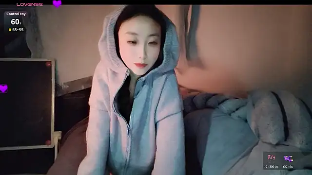 Snapshot of hyp0crite chatting on December 4, 2025, 3:21 pm hyp0crite online show from December 4, 2025, 3:21 pm