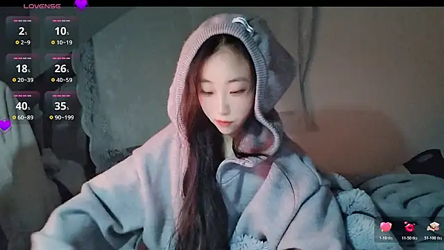 Snapshot of hyp0crite chatting on December 15, 2025, 3:27 pm hyp0crite online show from December 15, 2025, 3:27 pm