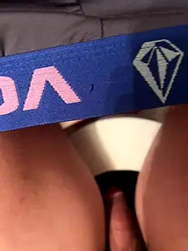 LilCheeky online show from December 14, 2025, 4:29 am