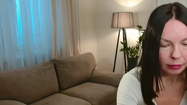 LittleNicolee online show from January 8, 2026, 1:02 pm