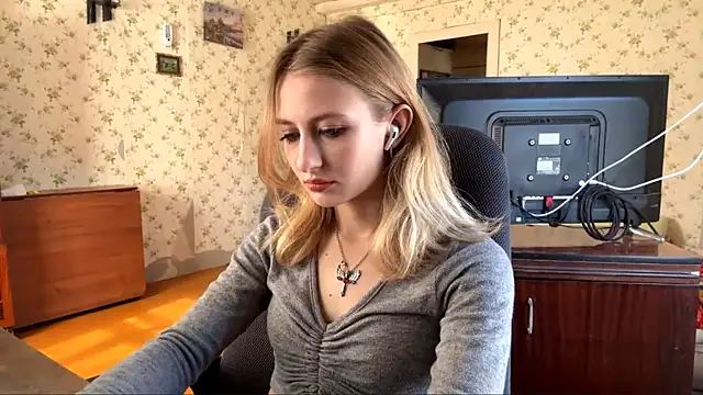 AmeliLia online show from March 26, 2026, 9:37 am