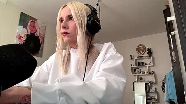 Snapshot of LinaGoodG chatting on October 13, 2025, 9:53 am LinaGoodG online show from October 13, 2025, 9:53 am