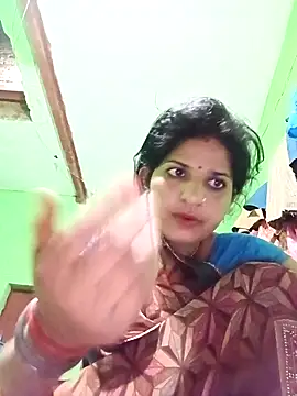 Karishma cute online show from October 24, 2025, 6:04 pm