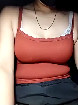 YiyinLy online show from October 20, 2025, 8:20 pm