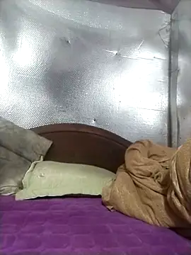 YiyinLy online show from November 23, 2025, 7:41 am