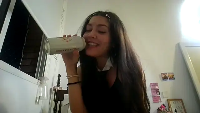 miapink33 online show from April 1, 2026, 3:07 am