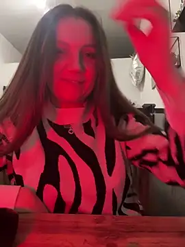 Amy  Leee  online show from December 17, 2025, 1:06 pm