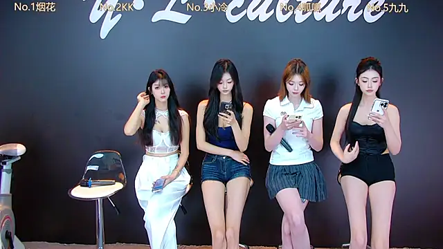 Snapshot of DX-002 chatting on October 15, 2025, 1:39 am DX-002 online show from October 15, 2025, 1:39 am