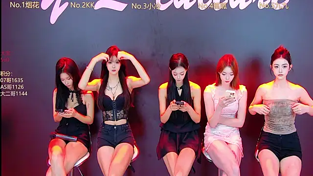 Snapshot of DX-002 chatting on October 18, 2025, 1:30 am DX-002 online show from October 18, 2025, 1:30 am