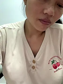 Snapshot of Nini-cn chatting on October 17, 2025, 2:08 pm Nini-cn online show from October 17, 2025, 2:08 pm