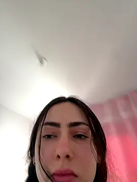 Baby Mia pires online show from October 18, 2025, 6:08 pm