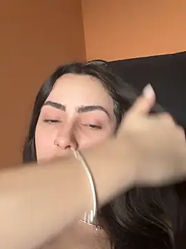 Baby Mia pires online show from November 5, 2025, 7:25 pm