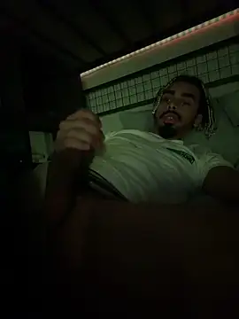 Snapshot of shadespider chatting on April 4, 2026, 10:02 am shadespider online show from April 4, 2026, 10:02 am