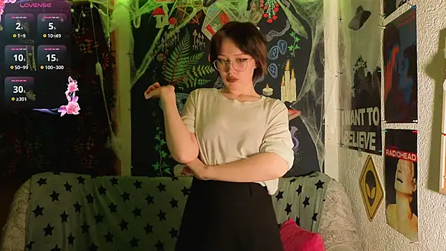 ReincarnatedAngel online show from November 28, 2025, 9:50 pm