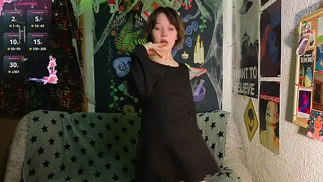 ReincarnatedAngel online show from December 2, 2025, 9:32 pm