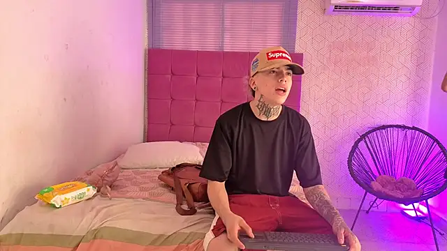 lily and wan online show from December 1, 2025, 1:16 pm