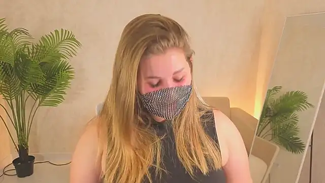 Snapshot of Scarlet_Sinera chatting on October 19, 2025, 12:11 am Scarlet Sinera online show from October 19, 2025, 12:11 am