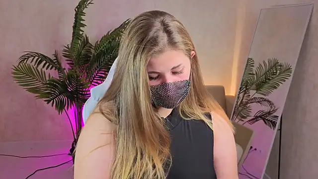 Snapshot of Scarlet_Sinera chatting on October 23, 2025, 8:46 am Scarlet Sinera online show from October 23, 2025, 8:46 am