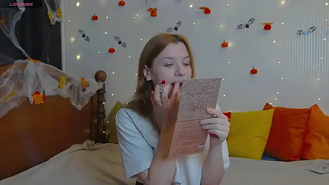 Snapshot of MeganNewCat chatting on October 23, 2025, 8:46 am MeganNewCat online show from October 23, 2025, 8:46 am