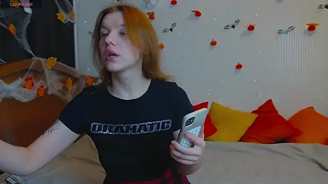 Snapshot of MeganNewCat chatting on October 29, 2025, 10:06 am MeganNewCat online show from October 29, 2025, 10:06 am