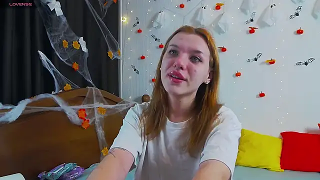 Snapshot of MeganNewCat chatting on November 5, 2025, 9:09 am MeganNewCat online show from November 5, 2025, 9:09 am