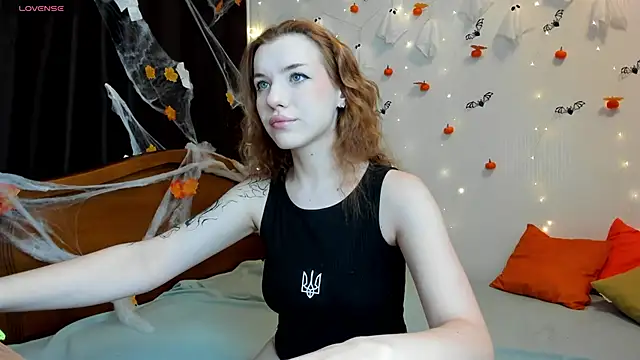 Snapshot of MeganNewCat chatting on November 8, 2025, 10:15 am MeganNewCat online show from November 8, 2025, 10:15 am