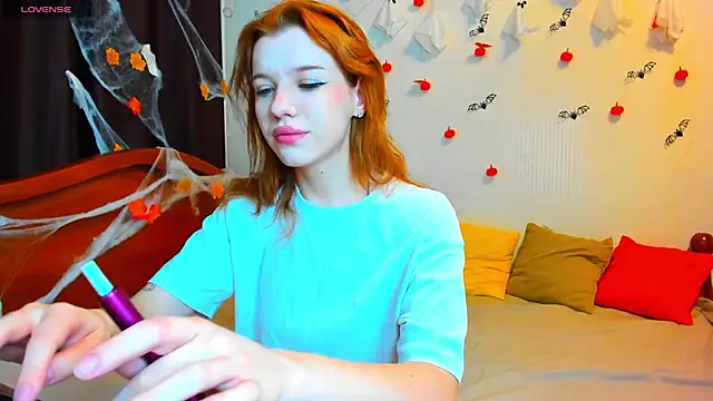 Snapshot of MeganNewCat chatting on November 14, 2025, 9:19 am MeganNewCat online show from November 14, 2025, 9:19 am