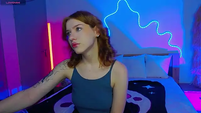 Snapshot of MeganNewCat chatting on November 20, 2025, 1:33 pm MeganNewCat online show from November 20, 2025, 1:33 pm