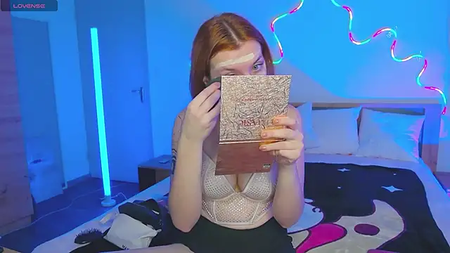 Snapshot of MeganNewCat chatting on December 4, 2025, 7:17 am MeganNewCat online show from December 4, 2025, 7:17 am