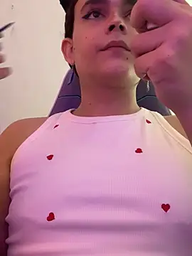 La-Gatiita-trans online show from October 27, 2025, 3:27 pm