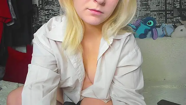 Snapshot of BonnyeBoom chatting on November 15, 2025, 3:52 pm BonnyeBoom online show from November 15, 2025, 3:52 pm