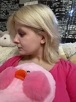 Snapshot of BonnyeBoom chatting on February 4, 2026, 3:18 pm BonnyeBoom online show from February 4, 2026, 3:18 pm