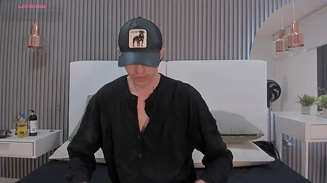 Snapshot of The_russo_ chatting on October 18, 2025, 12:28 pm The russo online show from October 18, 2025, 12:28 pm