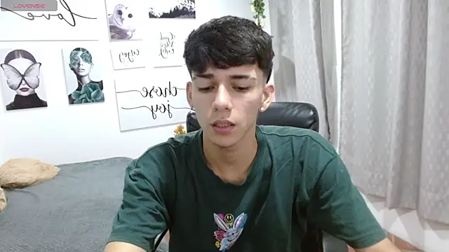 Snapshot of AmethystShadow17 chatting on October 29, 2025, 3:47 pm AmethystShadow17 online show from October 29, 2025, 3:47 pm