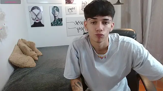 Snapshot of AmethystShadow17 chatting on October 30, 2025, 4:41 pm AmethystShadow17 online show from October 30, 2025, 4:41 pm