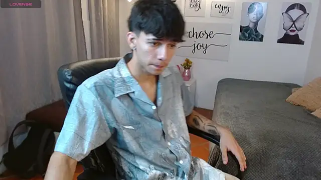 Snapshot of AmethystShadow17 chatting on November 6, 2025, 3:57 pm AmethystShadow17 online show from November 6, 2025, 3:57 pm