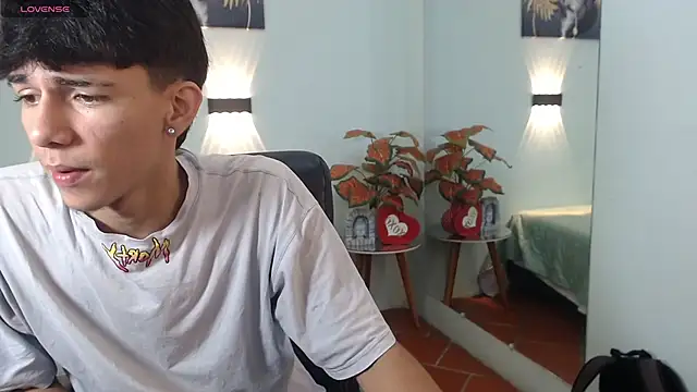 Snapshot of AmethystShadow17 chatting on November 8, 2025, 5:12 pm AmethystShadow17 online show from November 8, 2025, 5:12 pm