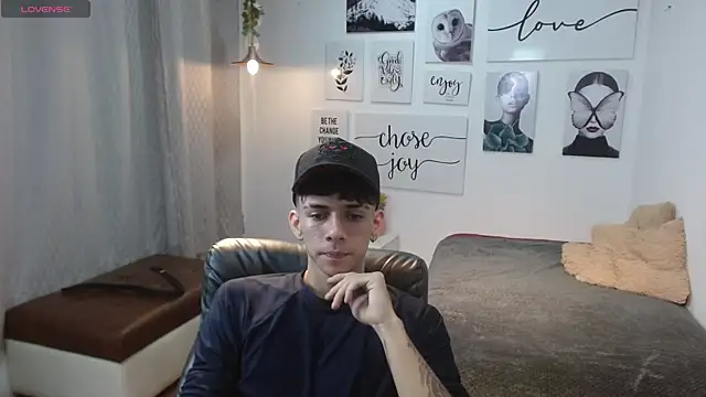 Snapshot of AmethystShadow17 chatting on November 20, 2025, 4:29 pm AmethystShadow17 online show from November 20, 2025, 4:29 pm