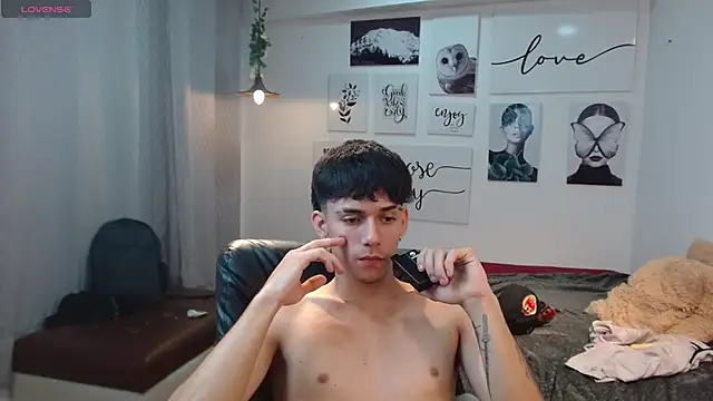 Snapshot of AmethystShadow17 chatting on November 23, 2025, 12:21 am AmethystShadow17 online show from November 23, 2025, 12:21 am