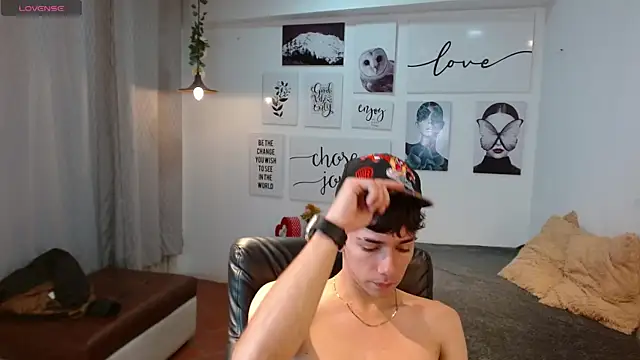 Snapshot of AmethystShadow17 chatting on November 25, 2025, 3:45 pm AmethystShadow17 online show from November 25, 2025, 3:45 pm