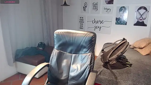 Snapshot of AmethystShadow17 chatting on November 26, 2025, 2:51 pm AmethystShadow17 online show from November 26, 2025, 2:51 pm