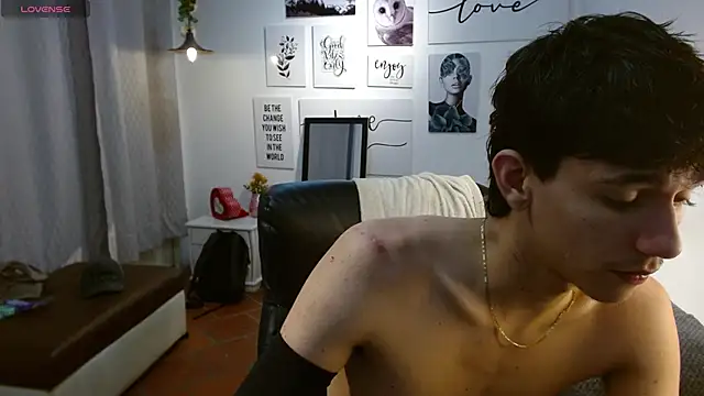 Snapshot of AmethystShadow17 chatting on December 20, 2025, 8:05 pm AmethystShadow17 online show from December 20, 2025, 8:05 pm