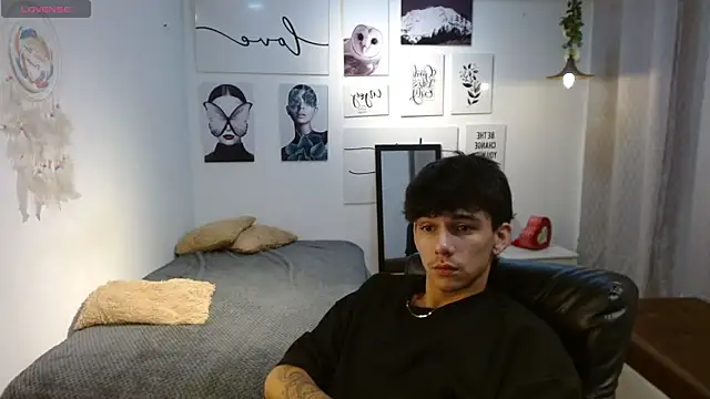 Snapshot of AmethystShadow17 chatting on December 22, 2025, 12:57 pm AmethystShadow17 online show from December 22, 2025, 12:57 pm