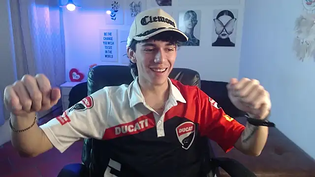 Snapshot of AmethystShadow17 chatting on February 5, 2026, 7:29 pm AmethystShadow17 online show from February 5, 2026, 7:29 pm