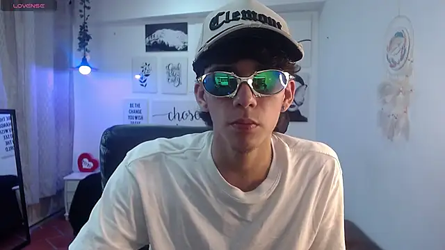 Snapshot of AmethystShadow17 chatting on February 6, 2026, 7:39 pm AmethystShadow17 online show from February 6, 2026, 7:39 pm