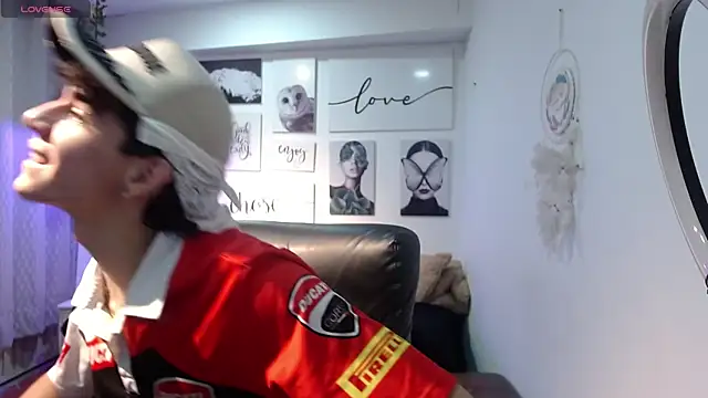 Snapshot of AmethystShadow17 chatting on February 7, 2026, 7:50 pm AmethystShadow17 online show from February 7, 2026, 7:50 pm