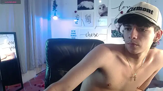 Snapshot of AmethystShadow17 chatting on February 13, 2026, 7:43 pm AmethystShadow17 online show from February 13, 2026, 7:43 pm